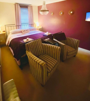 Modern ground floor apartment with free parking very near centre